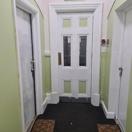 Tredegar Arms Budget Guesthouse For Walkers/Cyclists/Contractors/Traveler Merthyr Tydfil Dış mekan fotoğraf