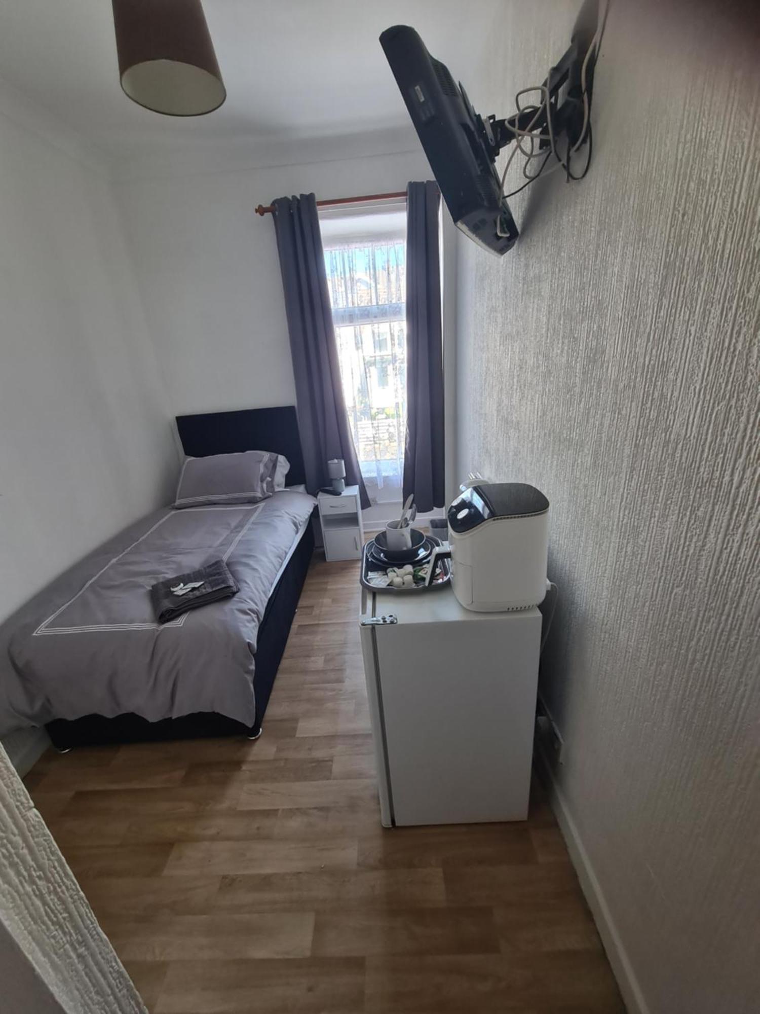Tredegar Arms Budget Guesthouse For Walkers/Cyclists/Contractors/Traveler Merthyr Tydfil Dış mekan fotoğraf
