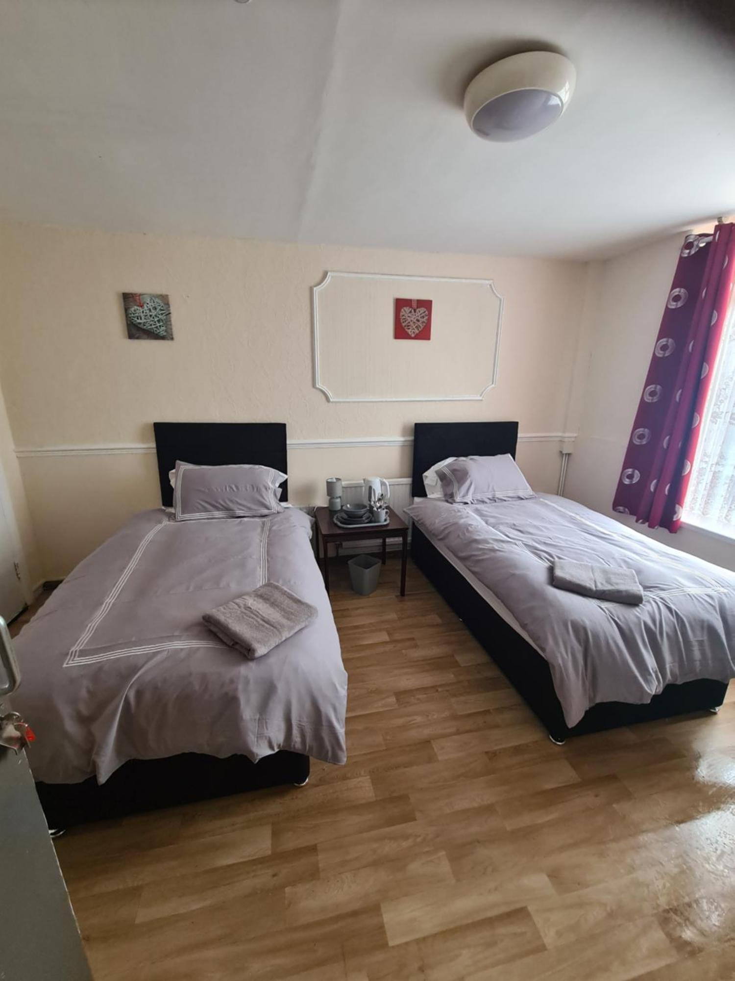 Tredegar Arms Budget Guesthouse For Walkers/Cyclists/Contractors/Traveler Merthyr Tydfil Oda fotoğraf