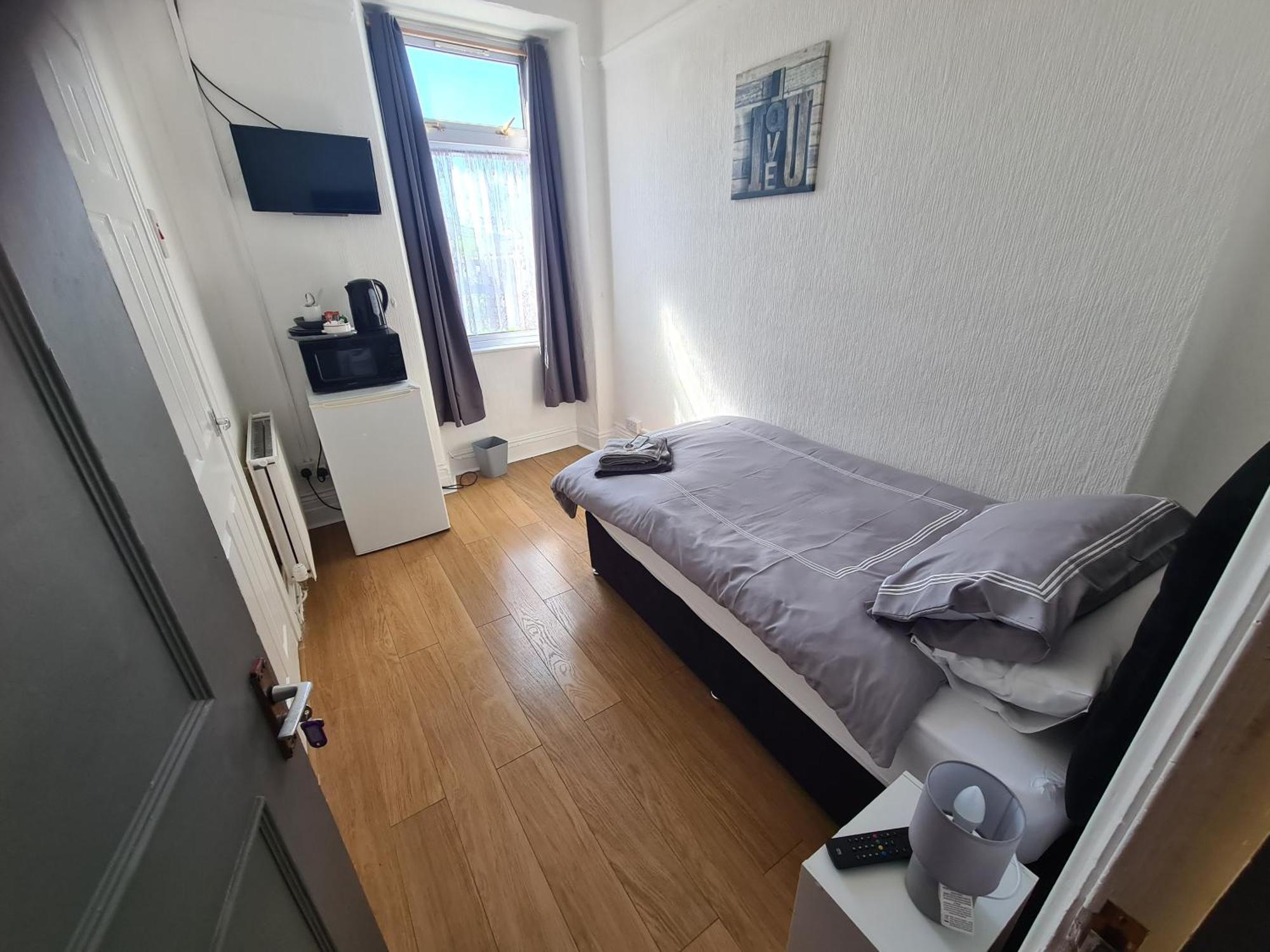 Tredegar Arms Budget Guesthouse For Walkers/Cyclists/Contractors/Traveler Merthyr Tydfil Dış mekan fotoğraf
