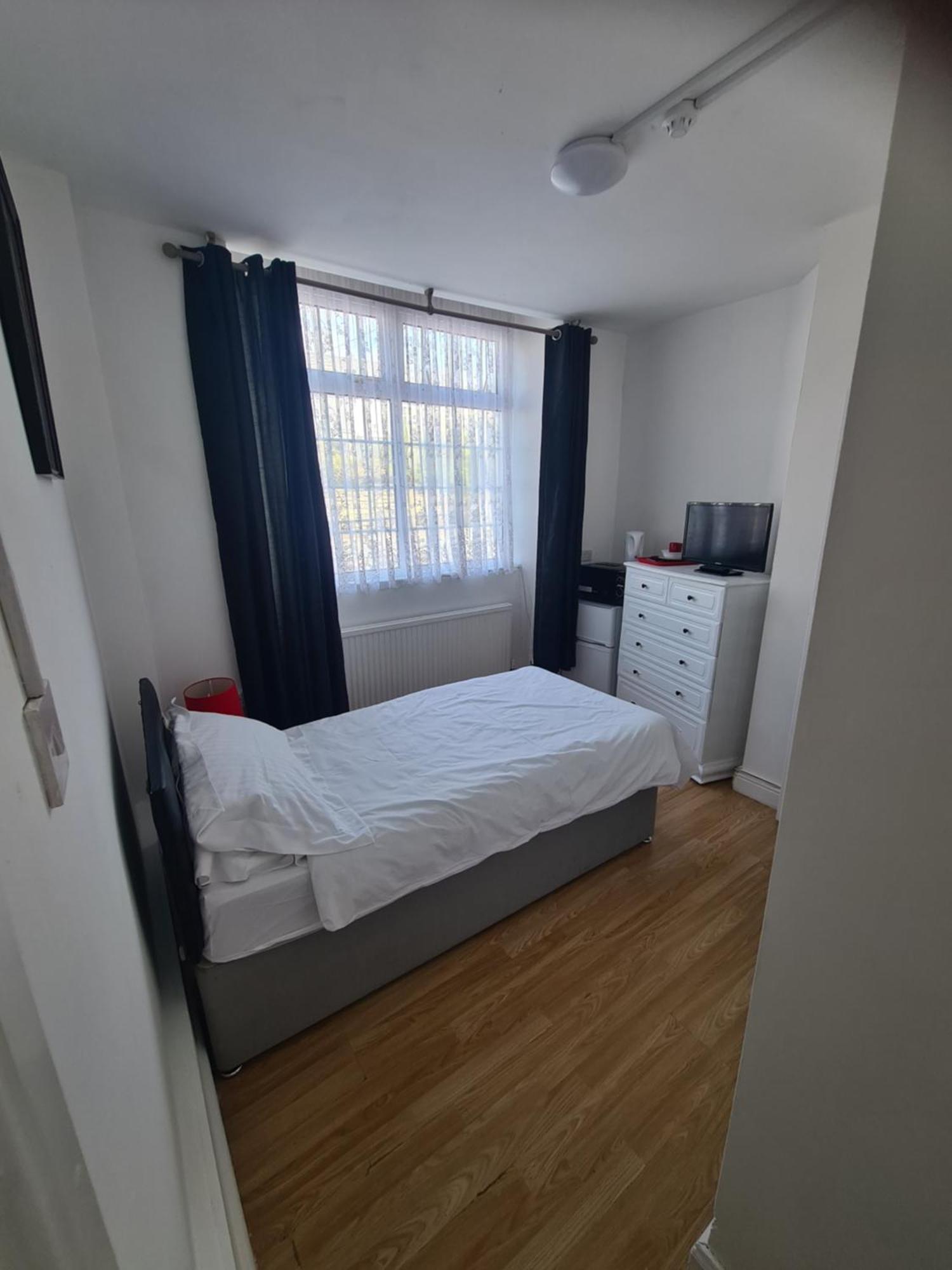 Tredegar Arms Budget Guesthouse For Walkers/Cyclists/Contractors/Traveler Merthyr Tydfil Dış mekan fotoğraf