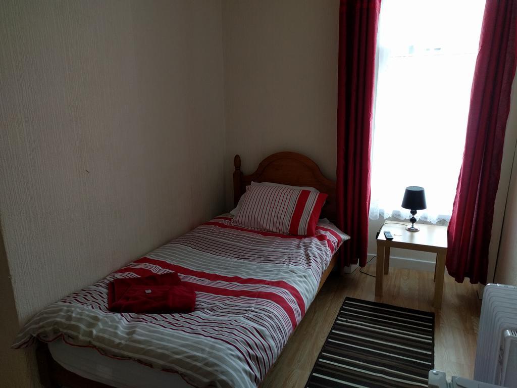 Tredegar Arms Budget Guesthouse For Walkers/Cyclists/Contractors/Traveler Merthyr Tydfil Dış mekan fotoğraf