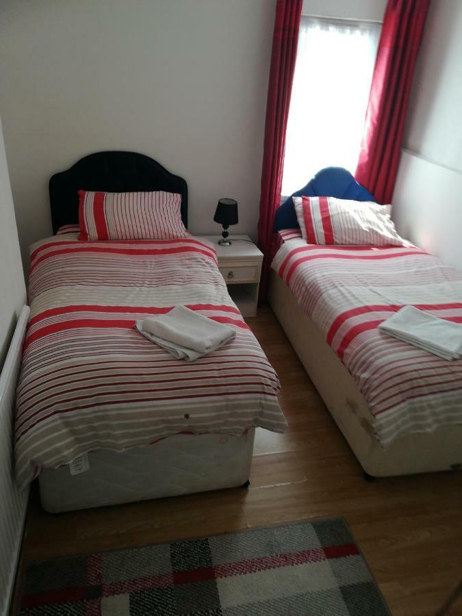 Tredegar Arms Budget Guesthouse For Walkers/Cyclists/Contractors/Traveler Merthyr Tydfil Dış mekan fotoğraf
